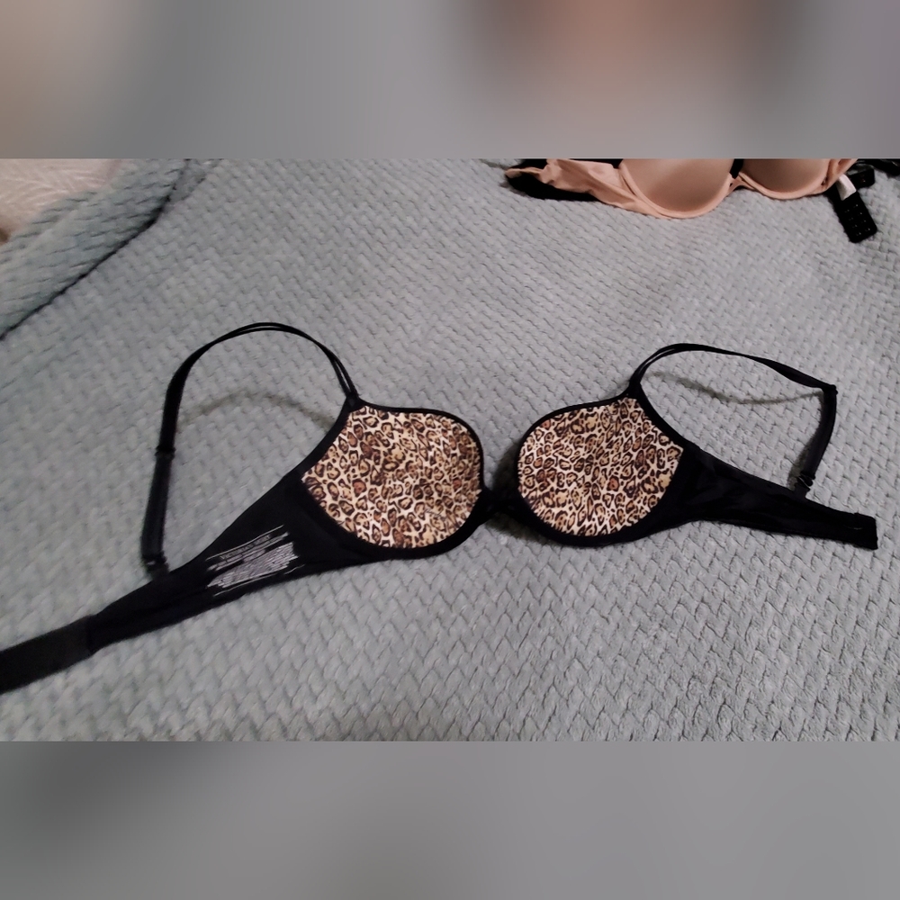 Victoria's Secret 32C Padded Push Bra - Picture 2 of 4